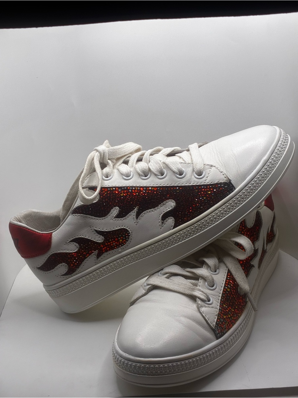 LOLA CRUZ WOMANS LEATHER / RHINESTONE EMBELLISHED SNEAKER/ SIZE 7 - Picture 1 of 15